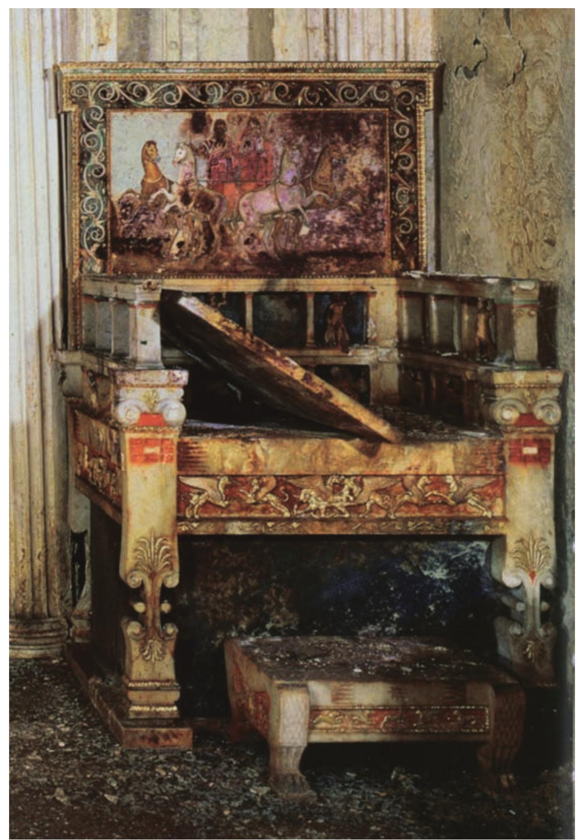 Fig. 12. Macedon, painted and gilded marble throne of »Eurydike« inside »Tomb of Eurydike<, Aigai, ca. 340 B.C. 