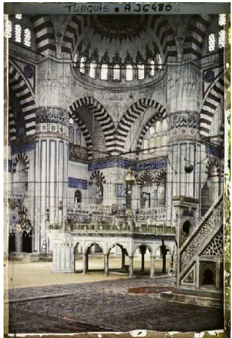 THe SCHTTYVE IWIOSQUG TOPreseits tie culmination of Sinan’s style’ and it is his masterpiece (Necipoglu, 2007; 145). The most important factor behind this success is the neat narration of the spatial atmosphere of the mosque that appeals to the senses and emotions. Thus, it is perceived as a single block that is carved and galleries highlight the movement of material life with their articulations of the structure. (Erzen, 1988). In addition to its structure, colors have an impact on the emotions of experiencers. For example, light is used for creating colors in the inner space of the Selimiye Mosque for peaceful luminosity, and “the baldachin is made transparent by windows on all sides and levels’’ (Erzen, 1991; 20). Nevertheless, the spatial setup  of the mosque that expands transversely, its solution that highlights the contrasts of floor and dome forms, and the width of its dome are the other important archite- ctural design components of the Selimiye  se _  