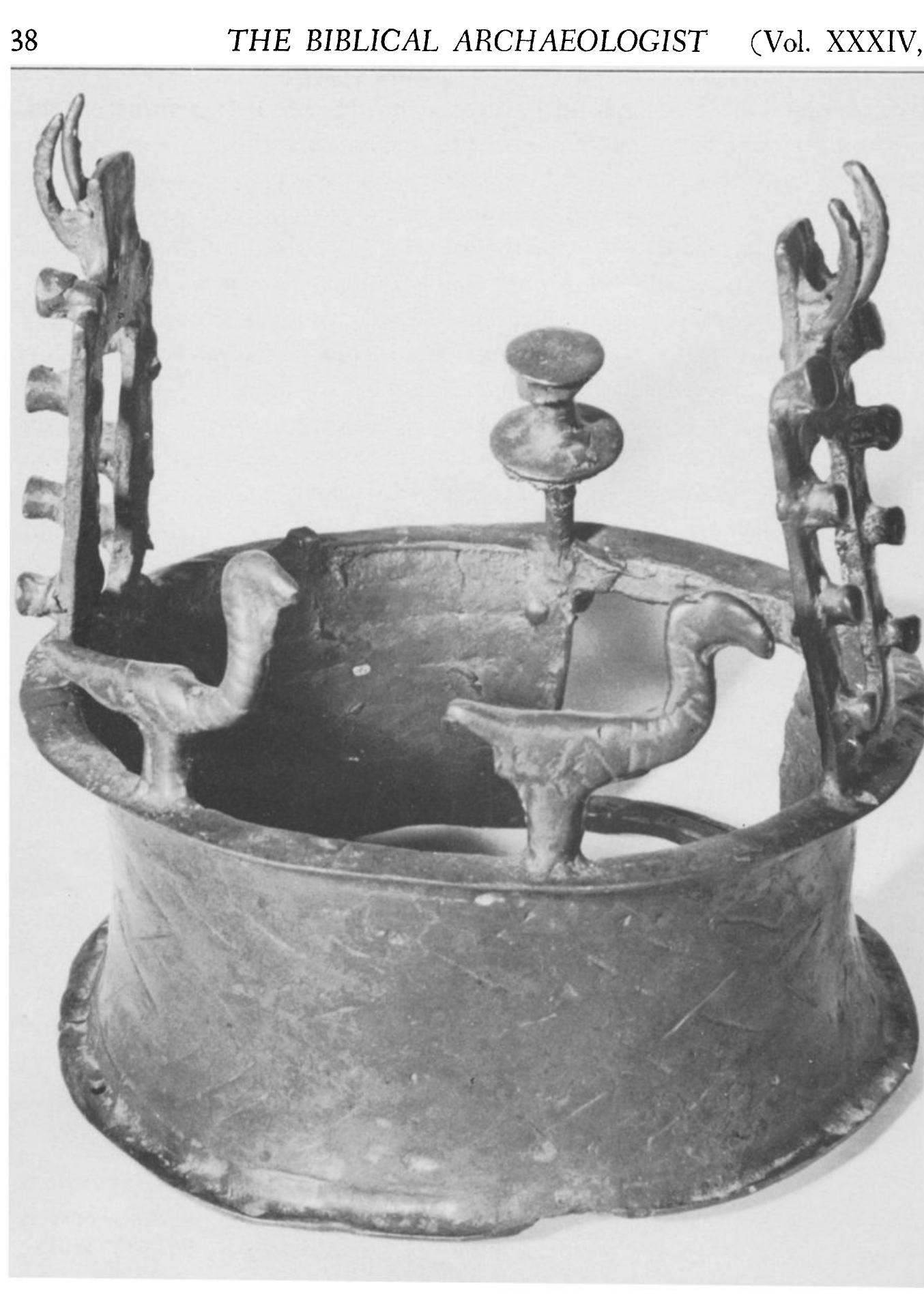Fig. 23. Ze “crown” from the hoard of Nahal Mishmar, decorated with projecting wings and bird gurines. 