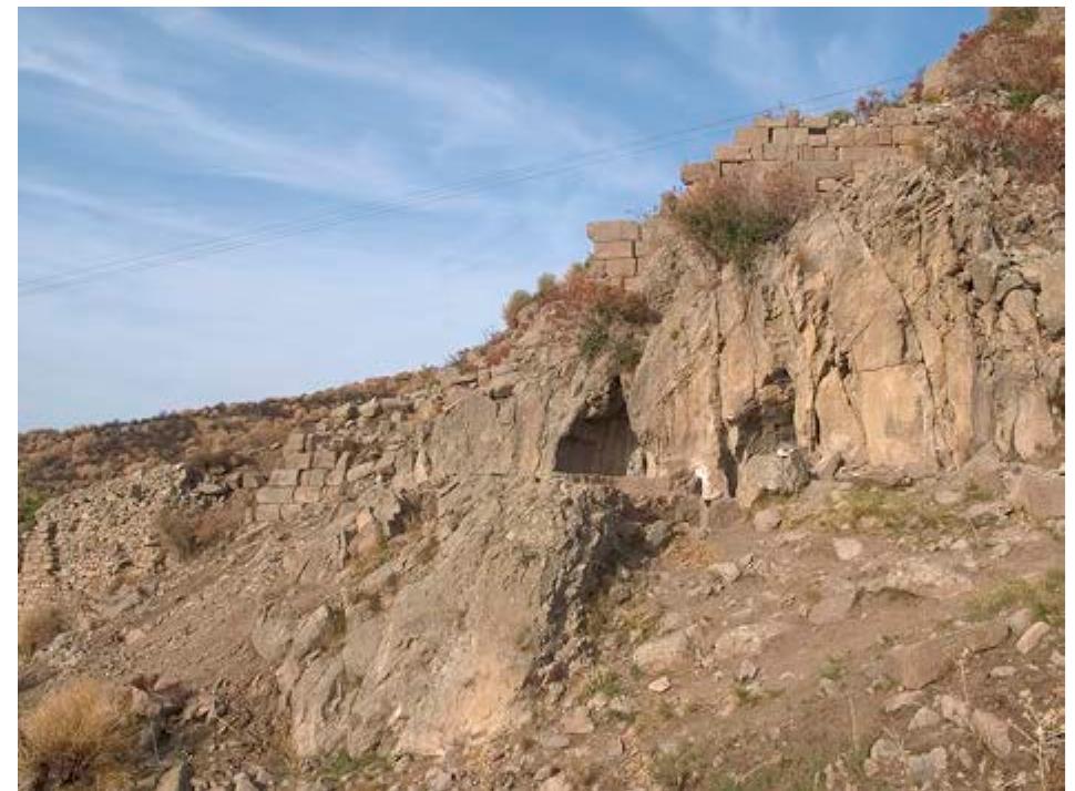 Fig. 1. Pergamon. Grotto sanctuary. View from north (DAI-Pergamongrabung; A. Weiser). 