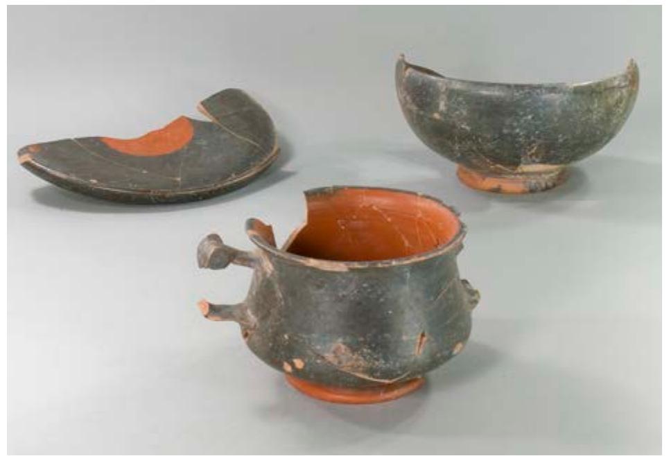 Fig. 6. Pergamon. Grotto sanctuary. Set of drinking and dining vessels (DAI-Pergamongrabung; B. Engels). 