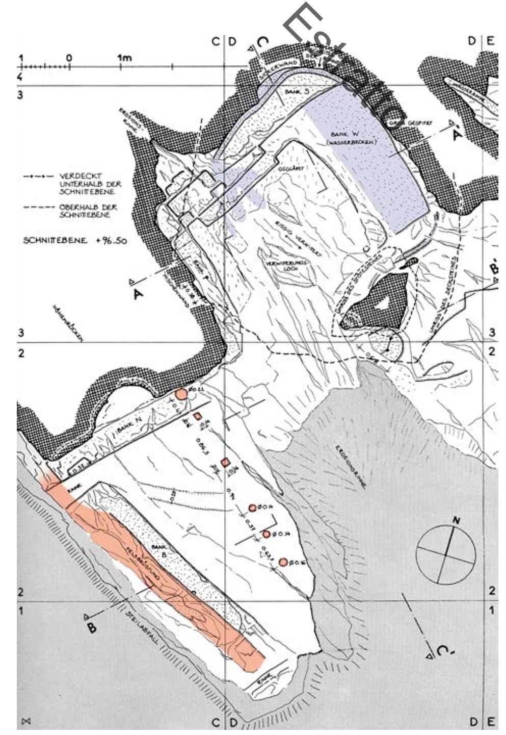 Fig. 7. Kapikaya. Grotto sanctuary. Plan with walls (red) and water installations (blue) (B. Engels after NOHLEN, RADT 1978, pl. 40).  However, there are definitely other cases that correspond to the design of the grotto sanc- tuary to a great extent. As I have argued else- where, this applies especially to the well-known grotto sanctuary at Kapikaya (fig. 7)”*. This ap- plies to the size and shape of the grotto, which has a completely natural origin here, as well as its furnishings with niches and water installations, but also the terrace with a portico built in front of it. The association based in the grotto sanctu- ary on the eastern slope thus adapts design prin- ciples that can also be found in rural sanctuaries, which for their part, however, are far from being untouched natural cult places. These few exam- ples alone may show that we are dealing with a  
