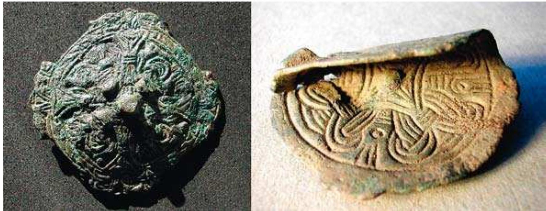 Fig. 9:2. Aska in Hagebyhoga: two disc brooches, Middle Viking Period, toth century AD. Diameter 64 and 38 mm. Photo mr. 