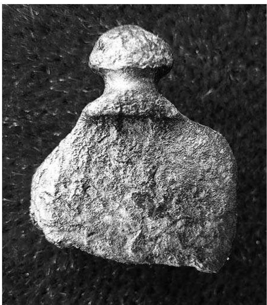 Fig. 9:12. Sattuna in Kaga: fragment of a cruciform brooch, Migration Period, c. 5th century. Extant length 23 mm. Pho- to MR. 