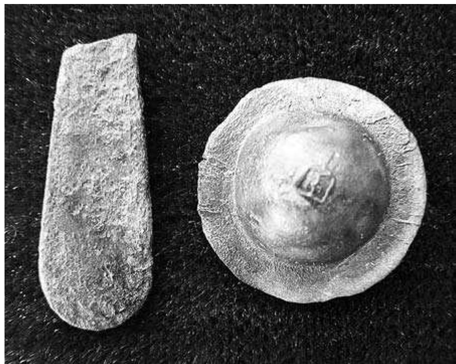 Fig. 9:15. Sadttuna in Kaga: fragment of a punch-ornamented strap end from a display bridle length 34 mm, decorative rivet; Vendel Period, c. 7th century AD. Photo MR. 