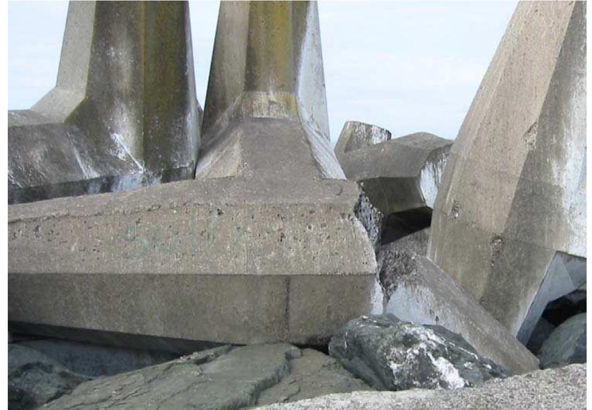 (PDF) Numerical simulation of breakages of concrete armour units using ...