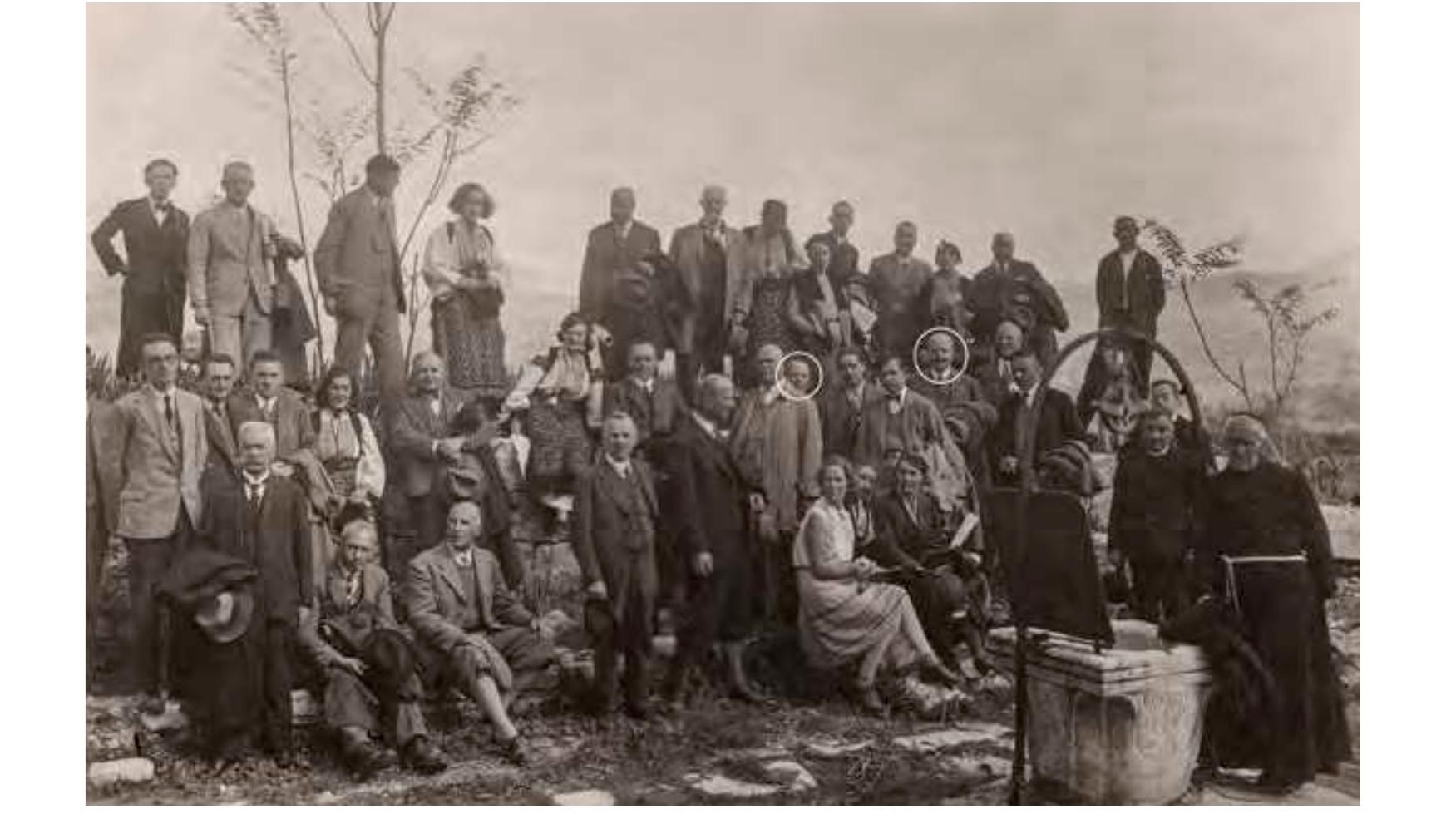 At the end of the 1920s, a special grant from the German Foreign Office enabled the Romano-Germanic Commission (RGK) to cultivate stronger relations with prehistoric research abroad and to organize international study trips for this purpose. Gerhard Bersu (1889-1964) organized such “Studienfahrten deutscher und donauldndischer Bodenforscher” on behalf of the RGK. In 1931, the study trip took European scholars and young graduates in ancient sciences to the Dalmatian coast. The photo shows the participants in that trip; Bersu is circled (Archiv der Romisch-Germanischen Kommission des Deutschen Archaologischen Institutes, Nachlass Bersu  regional politics and seemed to justify politics through science. (3) The coopera- tion between scientists and politicians became a win-win-situation for them: sci- ence seemed relevant for the present, while politicians claimed to be modern be- cause they were drawing on science and improved their positions in their field. After World War II, precisely such scientists were attractive for reorganizing ar- chaeology under the new conditions — because of their networks in regions, their experience in organizing projects, public relations, their diplomatic skills, political flexibility, and powerful positions in the scientific field.” 