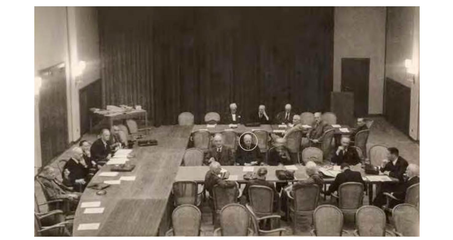 Photo of an undated meeting in the Meeting Hall of the Academy of Sciences of the GDR; Wilhelm Unverzagt is circled (Staatliche Museen zu Berlin, Museum fiir Vor- und Frithgeschichte, Archiv, Nachlass Unverzagt, DP 27705). 