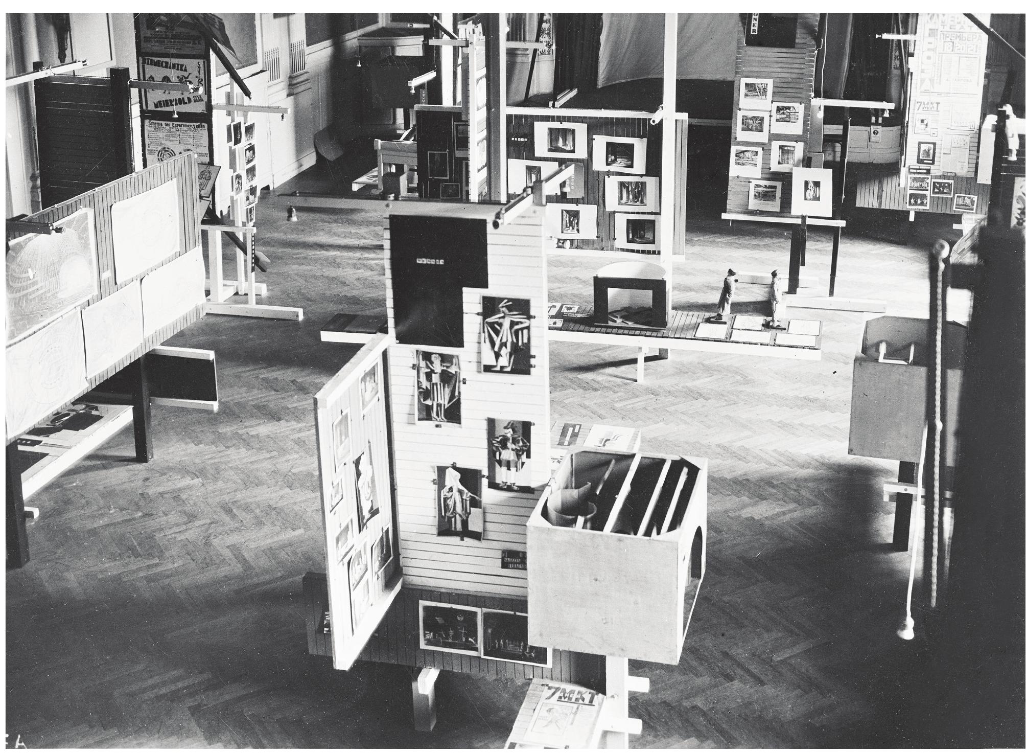 5 Installation view  of Frederick Kiesler, International Exhibition of Theatre Techniques in Vienna, 1924. Photo: Austrian Frederick and Lilian Kiesler Private Foundation, Vienna.  production, but as structural changes, they were only tangentially connected to the new political order of the interwar years. 