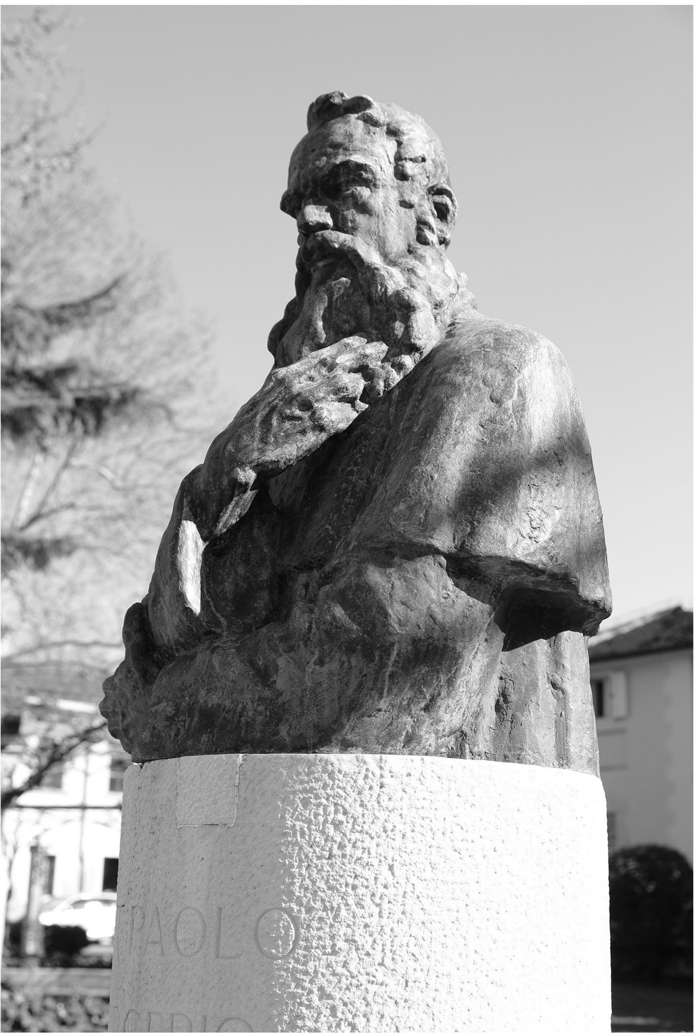 Figure 2: Oreste Dequel, bust of Pier Paolo Vergerio il Giovane on Vergerio squar¢ in Koper, 1951 (photo: Neza Cebron Lipovec 2019). 