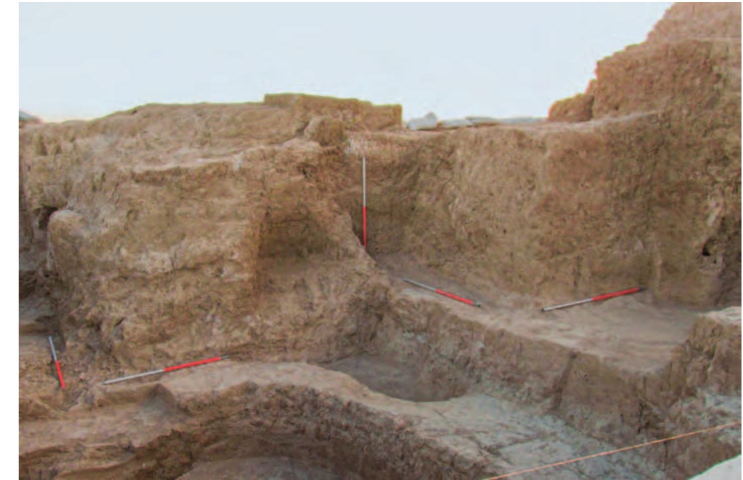 The identified part of the north wall was 2.30 m long, slightly less than the width of Room 4. Although not excavated, it is likely that there was a doorway that connected Rooms 4 and 6. There was probably access to Room 6 through the mud-brick massif via Corridor 7 (see below). If the identified part of the north wall extended the full width of the room, the east wall would have been in line with the east walls of Rooms 4 and 1. Although no evidence of this wall was observed, the excavators thought that the impression of the wall could be observed on the side of the fill, but the area was so damaged by later pits and recent activity of mechanical diggers that it is difficult to be certain. 