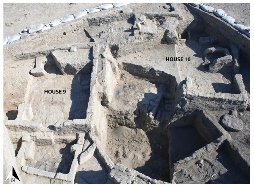 Figure 17: Mudbrick architecture in the centre of the settlement of Monjukli Depe. In House 9, the floor sampled using the checkerboard method is visible. Berdiev street leading to the Eastern Midden is located in the north (photo: Monjukli Depe Project). 