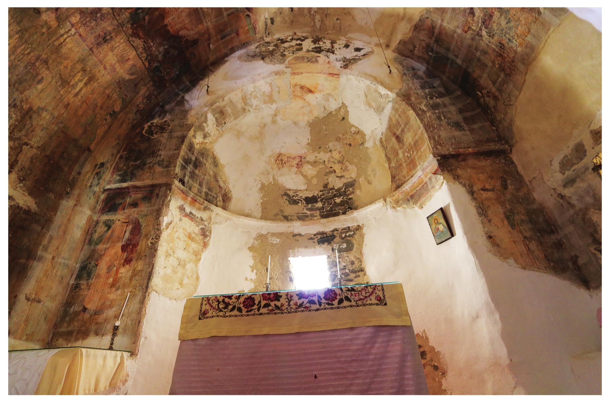 Fig. 21. Church of the Holy Apostles, Kato Karkasa, sanctuary. Photo by authors. 