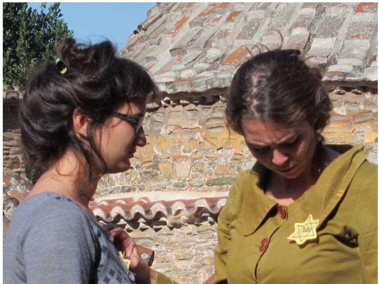 larrative started wi  oreserved.‘ An interpreter in the role  at the beginning of 1eritage that had to he ‘Thessaloniki In  hen addressed the audience with ri  resent impact and  sommunity during World War II followed.  h Bey Hamam’s his  be preserved. Af  er  its perspectives for  he humiliating prac  ices imposed onto t  he Jewish as we  ory and a reference to the few Ottoman monument of a liberal politician and founder of the city’s universit he twentieth century gave his opinion on the importance of the Ottoma his speech the storyteller informed the audience the ernational Fair’, an event once very popular, was founded in 1926. Sh hetorical questions on the development of the fair, it he future. The story of the elimination of the Jewis The storyteller introduced the theme and refered t  | as to their mass deportation. Sh  also refered to their settlement in Thessaloniki in the fifteenth century and their contributio  o the city’s heritage. Interpreters in role of the Jewish peo  ple animated the narrative, wearin  a yellow star on their shirts and singing a Jewish song as they walked to the train station i  order to be transferred to the concentration camps. The  storyteller continued her narrativ  vith the departure of the German troops from the city in 1944 and the people’s expression »f enthusiasm as they ‘run in the streets, hugging one another’.  Atthis pointinterpreters posed rhetorical questions to the audience about the city’s contemporar role and its relationship to the past. The questions were followed by a small performance b two female interpreters, one of whom represented a woman from the 1950’s and the othe a contemporary woman. They both sat in the café and without talking they tried to fix eac other’s gestures according to what was considered proper for their time. A musical piec accompanies the performance and when the performance ends interpreters address question of the audience regarding the changes the city has gone through: its contemporary identity its relationship to the citizens and the citizen’s contribution to the city. The audience provide some short answers but no conversation is taking place. The performance ends with a ra song that commemorates all the city’s citizens that have made a contribution. 