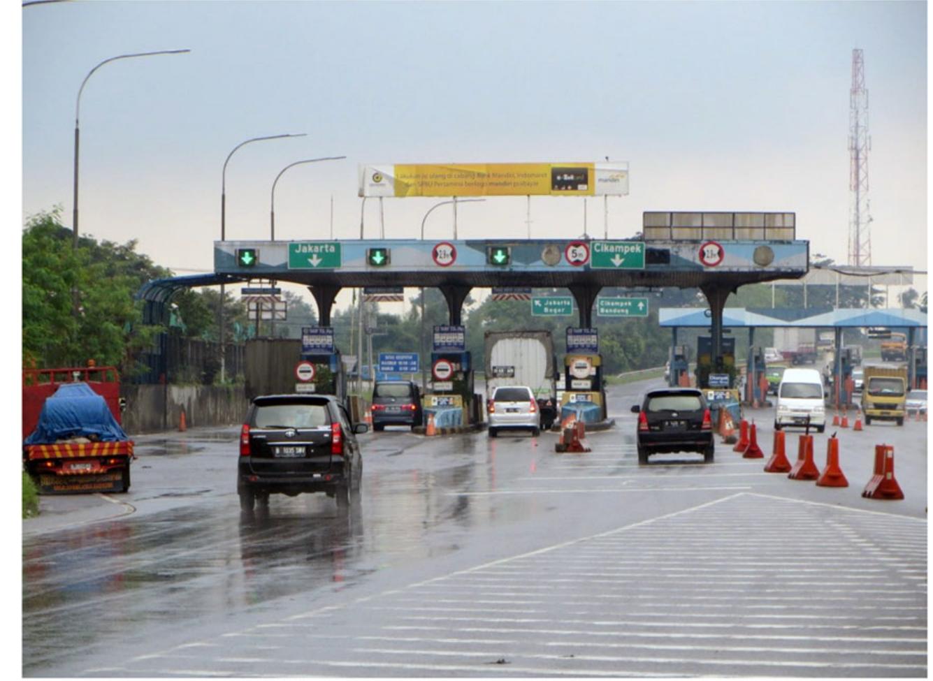 a ©  Although industrial estate developers have built an excellent infrastructure network within their own project sites, the infrastructure networks are disconnected from each other, leading to a fragmentation of the periurban space. The situation perfectly resembles what Graham and Marvin (2001) call the ‘splintering urbanism’. To resolve the local infrastructure fragmentation, in 1993 the central government through the 