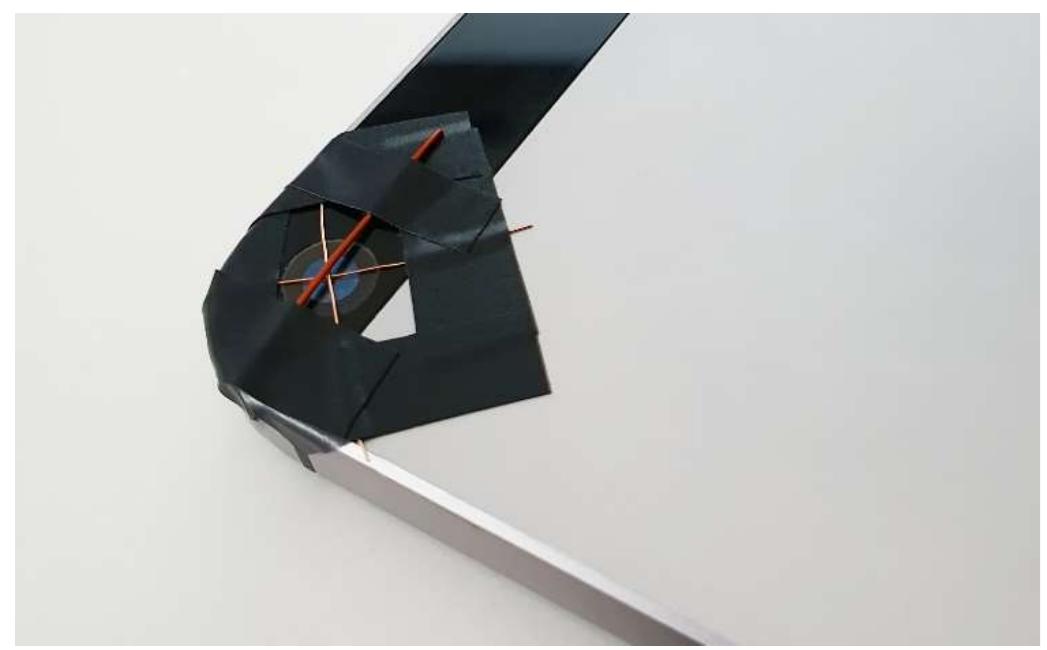 Positioning of three wires of different widths on the