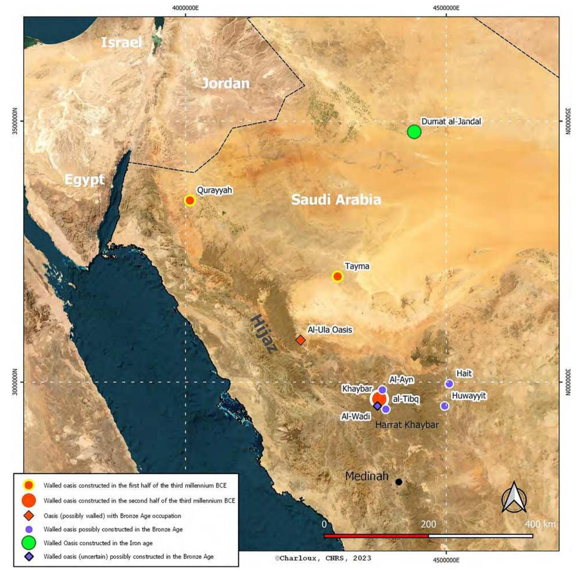 ‘ig. 1. Location map of the Khaybar walled oasis (red and white circle) and other major sites in north-western Arabia, © G. Charloux, ESRI. 