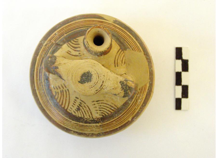 Fig. 8. 1 228-stirrup jar from Makrissia.  Fig. 6. 1 12292 — FS 178 stirrup jar from Strefi. 