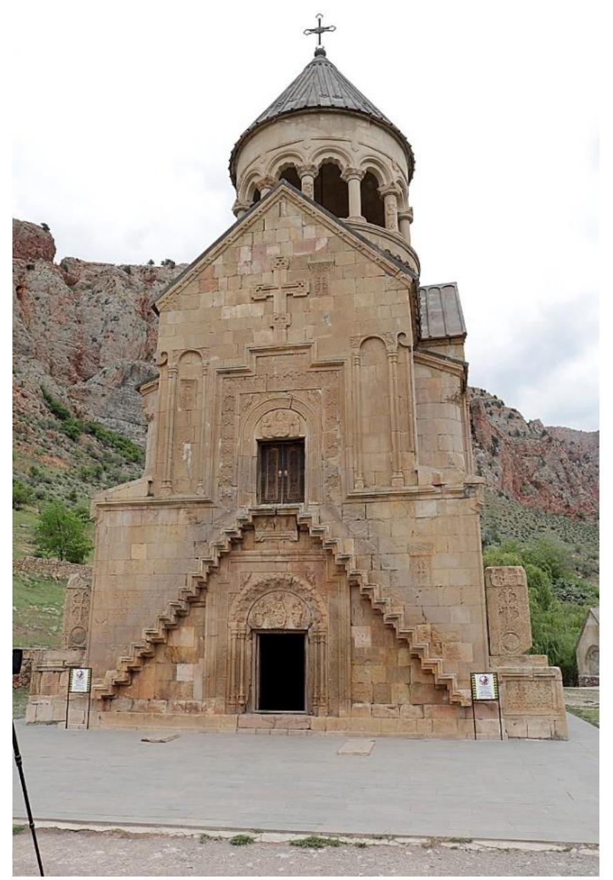Fig.2 Noravank, Astvatsatsin, West-South-West elevation (photo by MC)  Armenian historian Murad Hasratyan sets the dates between 1303 and 1324, when the monastery had as abbot the nephew of Prince Liparit, Bishop Hovhannes-Orbel, who commissioned the church to architect Momik [1]. According to Cuneo, the church dates back to 1339 and was commissioned by Prince Burtel [2]. 