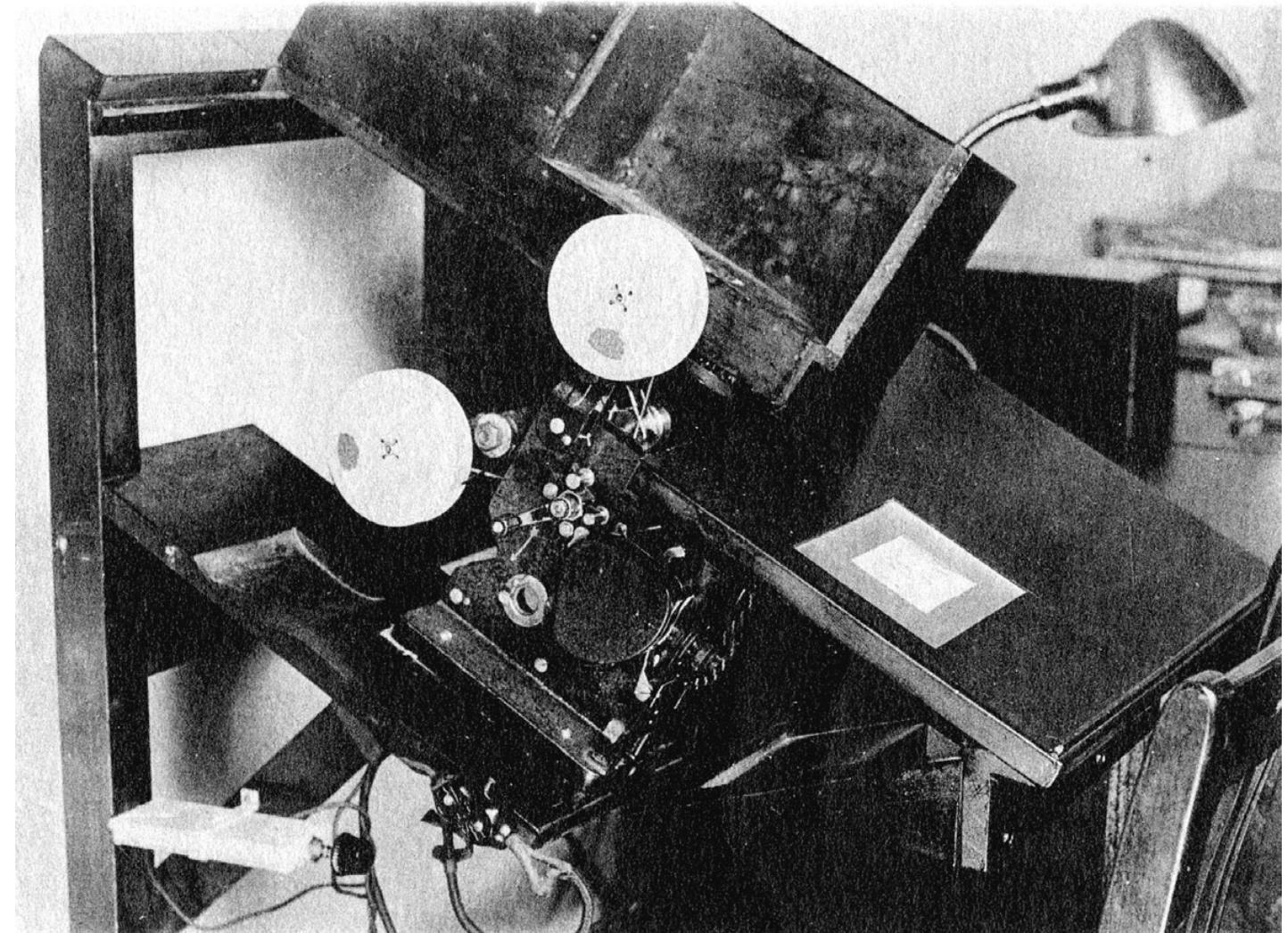 Fig. 3. A later version of his analytic projector. (Source: Arnold Gesell, An Atlas of Infan Behavior, New Haven, Yale University Press, 1934)  of the film, or tracing the image manually.’ Understanding the exact “form” of the behavior implied grasping, holding, and “dissecting” the image(s) until it surrendered the information Gesell sought. A born naturalist, Gesell primarily sought to catalog infant behavior, so the information concerned types and frequency of behavior. As we shall see, the technology had a decisive influence on that catalog. 