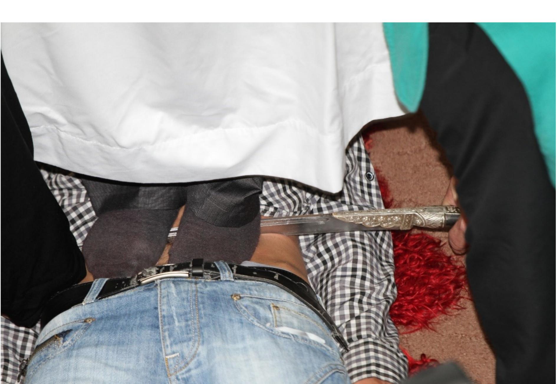 Figs. 11 und 12: Shejh Mehdi blesses his dervishes by mounting the sword with the flat soles of his feet during the Ashura zikr (the sharp edge of the sword is directed at the naked belly of the reclining dervish), Teqeja e Haxhi Shejh Iljazit in Rahovac, western Kosovo. Photo © Sara Kuehn, 2013 