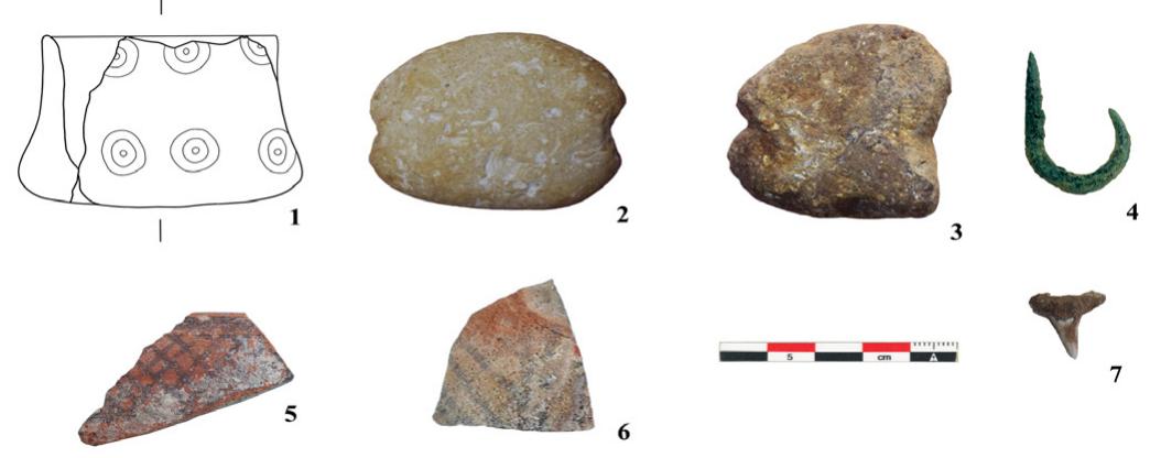 Figure 6. Selection of special finds from various tombs. | and 4: HD-7.12  tomb 3, soft-stone vessel and copper hook. 2 and 3: stone net sinkers from HD-7.12 tomb 1. 5 and 6: painted pottery sherds from the area of HD-7.12 tomb 2. 7: shark tooth from the area of HD-7.12 tomb 2. 