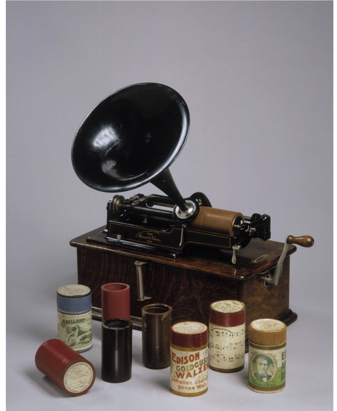 Source: Staatliche Museen zu Berlin, Ethnologisches Museum, Phonogramm-Archiv, Ident. Nr.: MV 686 e 16/3,  (Cameroon, 1908), and Richard Thurnwald (Melanesia, 1907). 