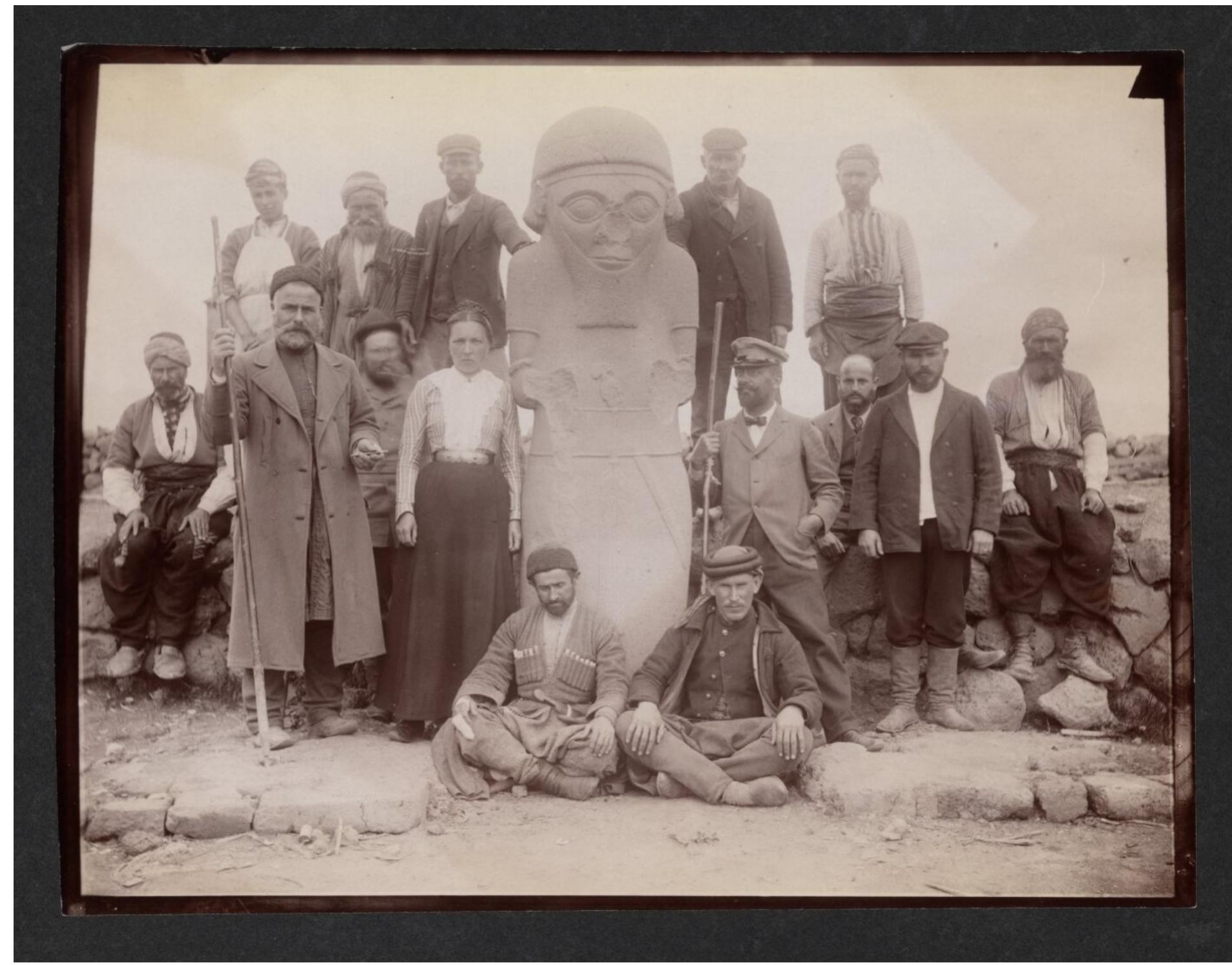 Source: Ethnographic Data Archive, Vienna University Library, https://phaidra.univie.ac.at/o:204181¢   Emma von Luschan next to the excavated statue, Felix von Luschan on the other side 