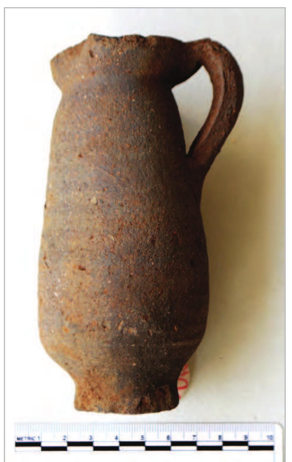 Fig. 19- Area 2/3: juglet found at the western edge of the covering stone that was removed. 