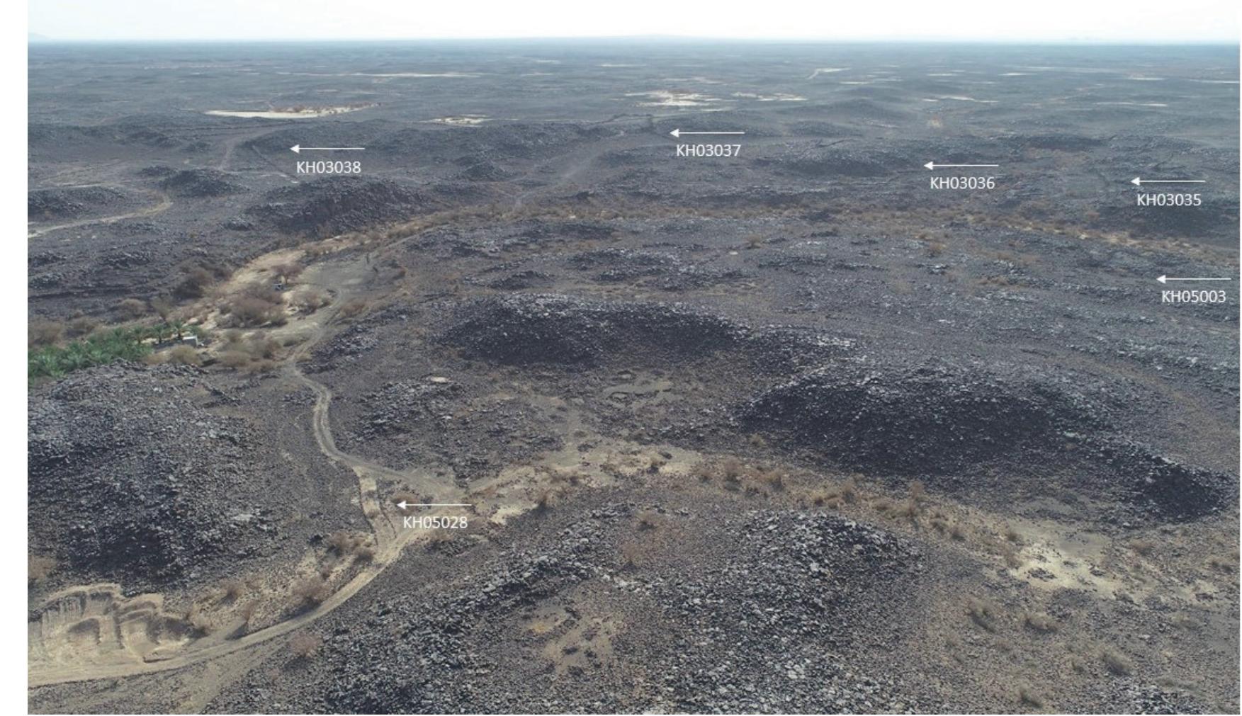FIGURE 9. Oblique drone picture of campsites KH05028 and KH05003 (open kite), and KH03035, KH3036, KH3037 KH3038 (desert kites) (© Khaybar LDAP, D. Albukaai). 