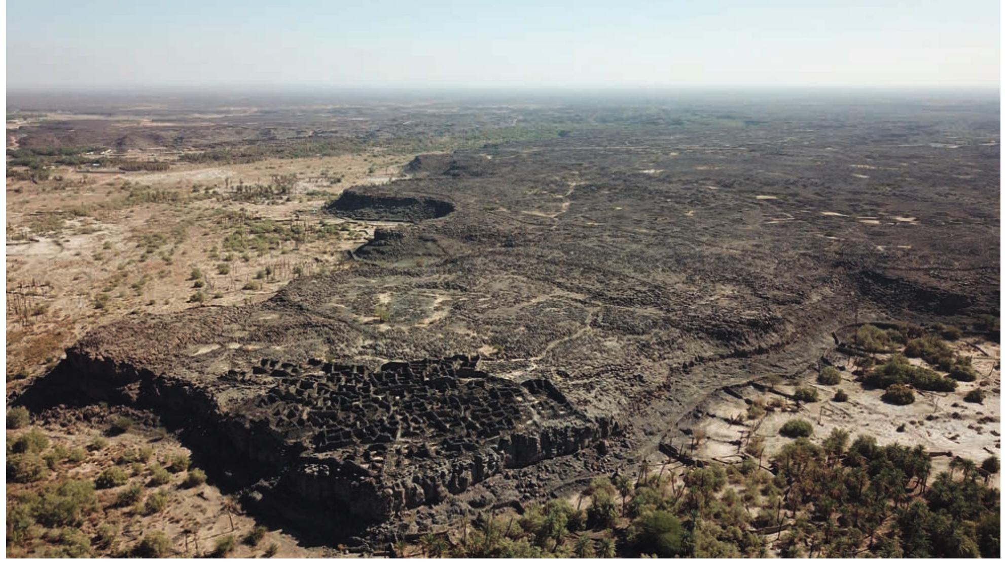 FicureE 15. Al-‘Asmiyah village (Asmiah), looking south-west (OKhaybar LDAP, A. Pouget). 