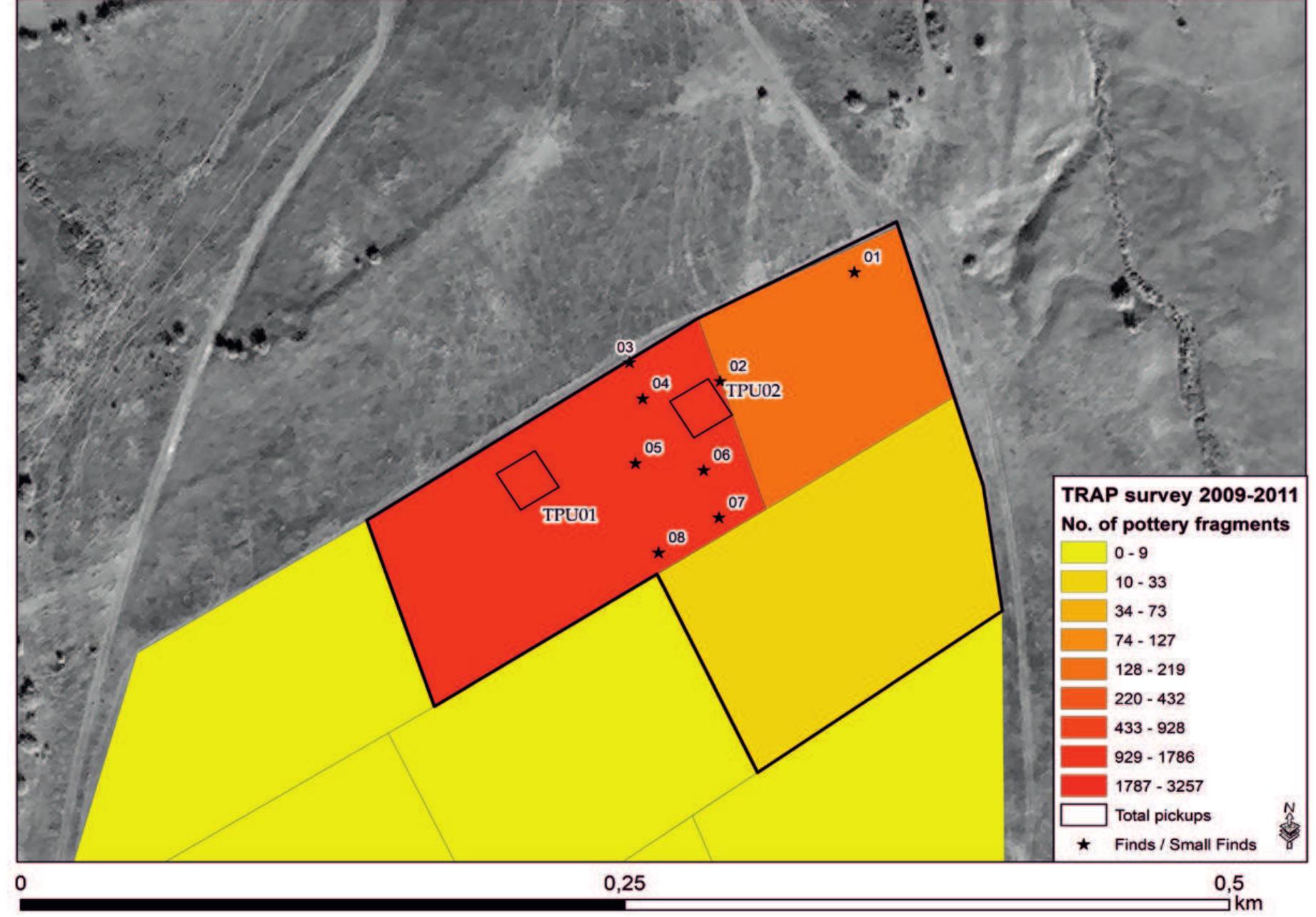 Fig. 6. Scatter TRAP no. 7023 with marked total pickups (TPU01-—02) and small finds and worked stones (SF) 01-08 (map based on Ross et al. 2018, fig. 13 and Iliev et al. 2012, fig. 4, adapted by P. Tuslovad in 2024) O6p. 6. Cmpyneaue TRAP Ne 7023 c mapKupaHu ysnocmuHu obopku (TPU01—02) u maaKu HaxooKU U oOpabomenu kameHu (SF) 01-08 (kapma, 6a3zupana ua Ross et al. 2018, fig. 13 u Iliev et al. 2012, fig. 4, adanmupaua om P. TuSlovd npe3 2024 2.) 