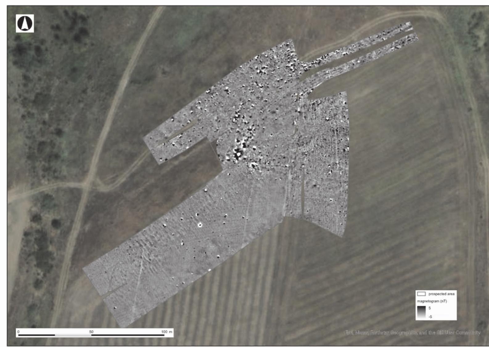 Fig. 7. TRAP no. 7023 with the results of the geomagnetic prospection (map by P. Milo, T. Tencer and D. Sdlka)  O6p. 7. TRAP Ne 7023 c pe3yiamamume om zeomaeHumHama CHUMKa (kapma ua P. Milo, T. Tencer u D. Sdlka) 