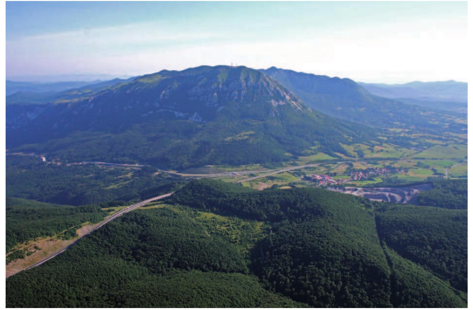 Fig. 1 The Ocra Pass below Mt. Ocra (present-day Nanos). From Horvat / Bavpexk 2009, 21. 