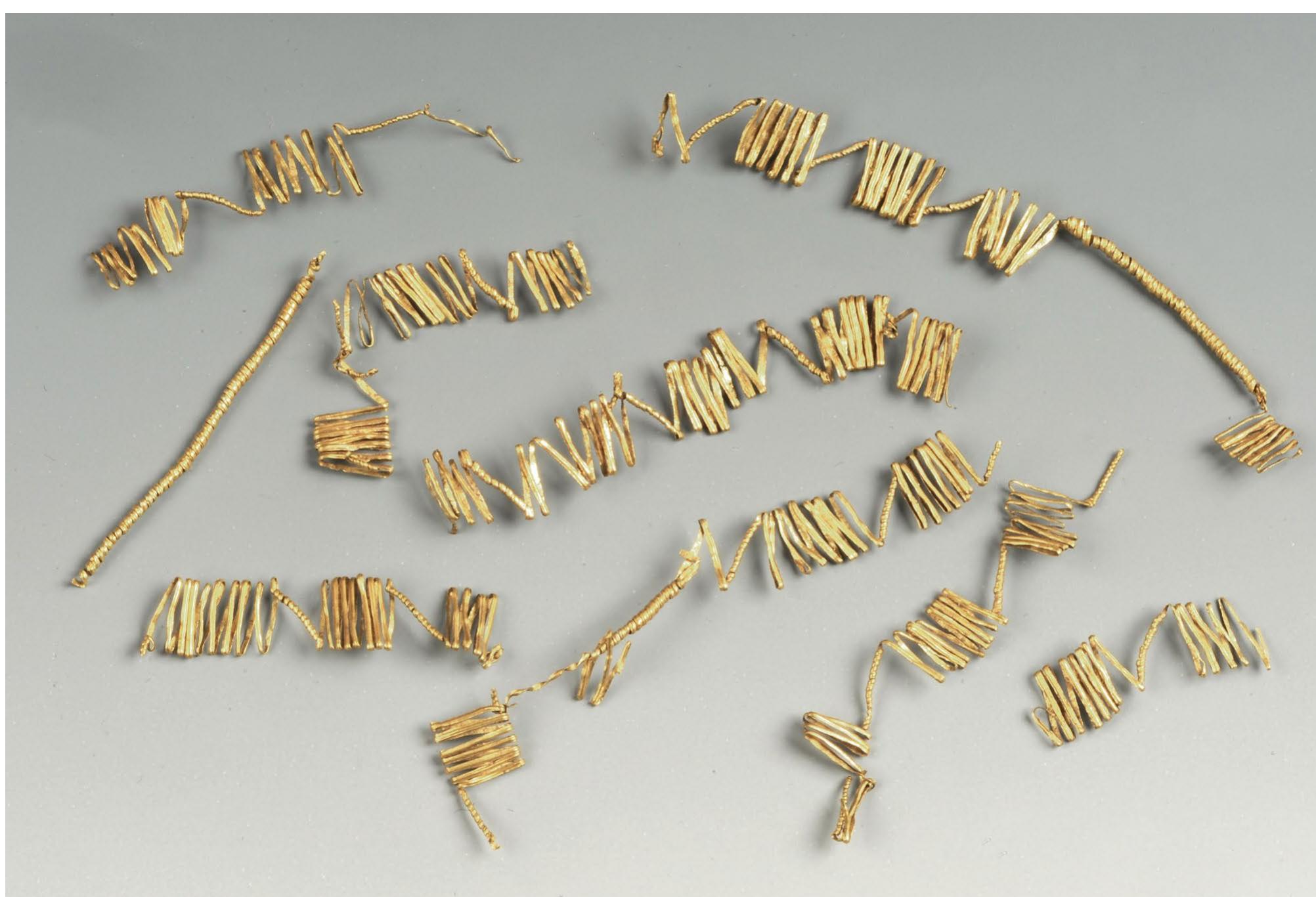 Fig. 2: Gold threads from Obuda in Hungary, c. 1100 BC, as on display at the Natural History Museum Vienna (Image: Alice Schumacher, NHM). 