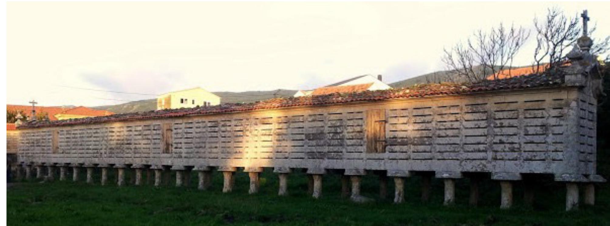 Fig. 12. Carnota: example of "horreo" particularly interesting for the size 