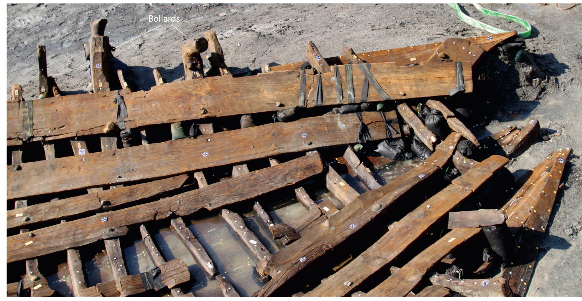 Figure 5.13. The port side of Isola Sacra 1 preserved up to the gunwale showing the two bollards and, on the right, the transom lying under the upper stringer. (Photograph: G. Luglio.) 