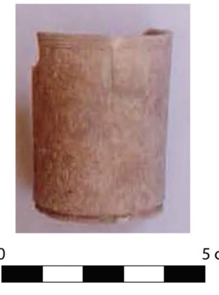 Ficure 14.06. Pyxis or cylindrical box 1999.9. (Photo: Hammond/AEP Archive.) 