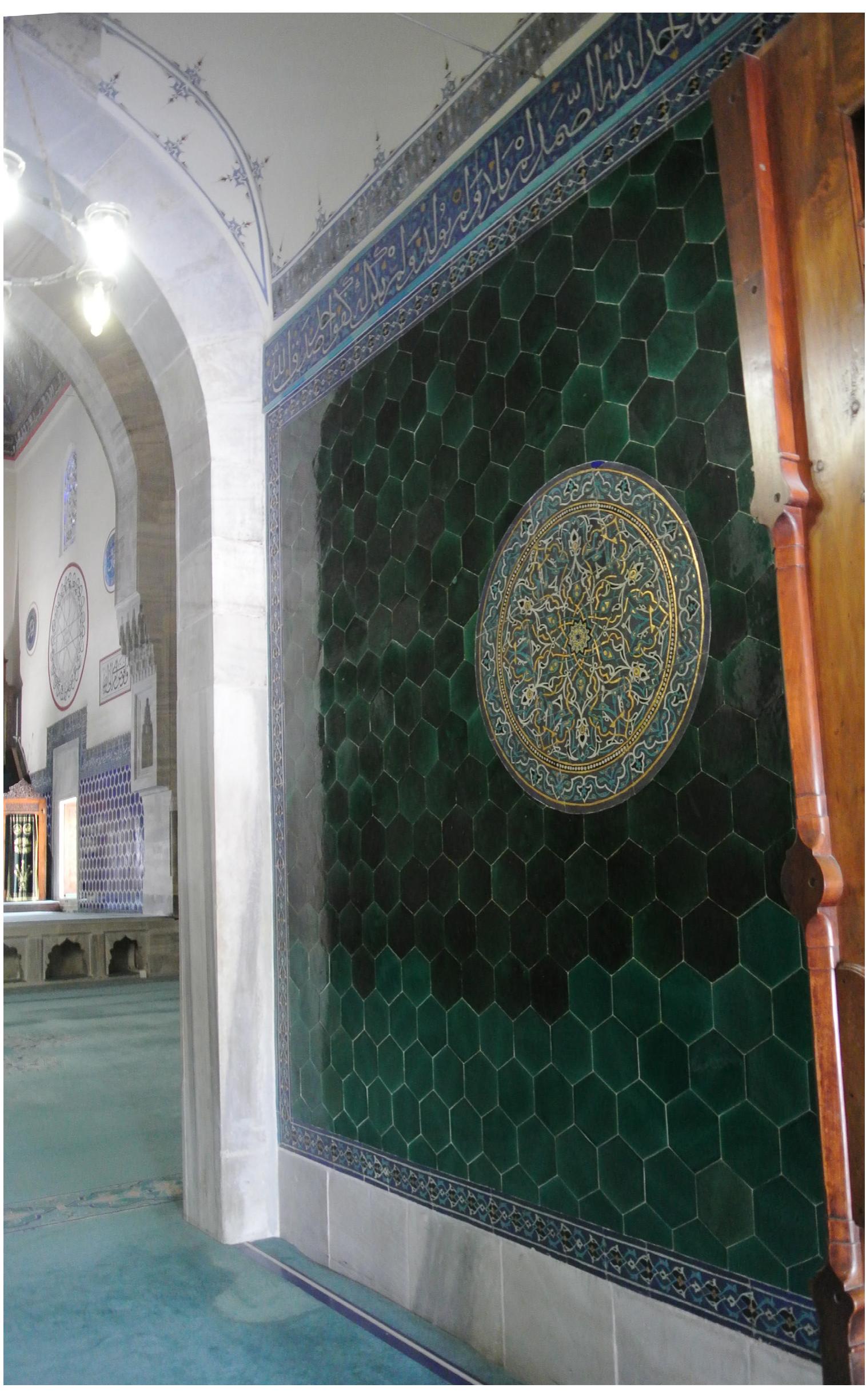 Fig. 15. Monochrome tile with black-line tile medallion in the hallway between vestibule and prayer hall, Mehmed I’s mosque-zaviye, Bursa, 1419-21. Photograph by the author, 2016. 