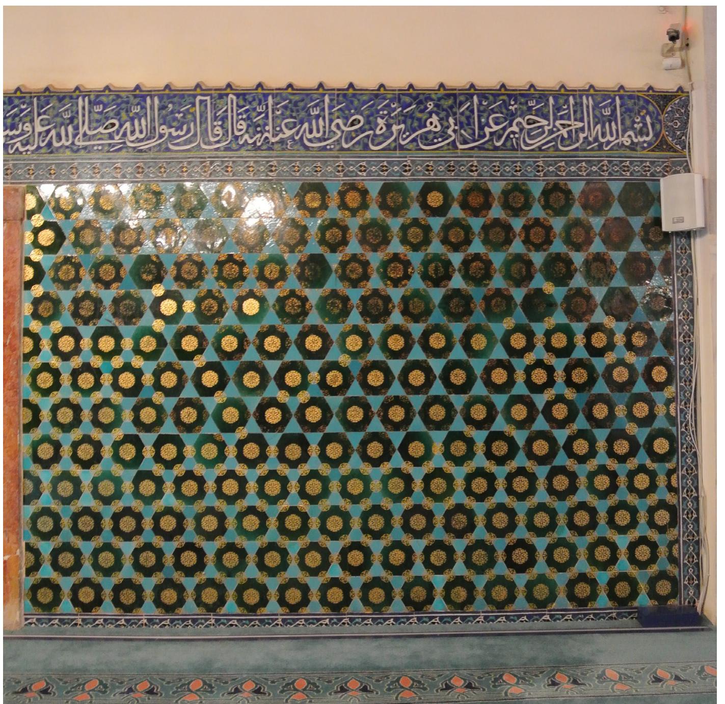 Fig. 16. Inscription in blackline tile and dado tiles with gold overlay in west Iwan, Mehmed I’s mosque-zaviye, Bursa, 1419-21. Photograph by the author, 2016. 
