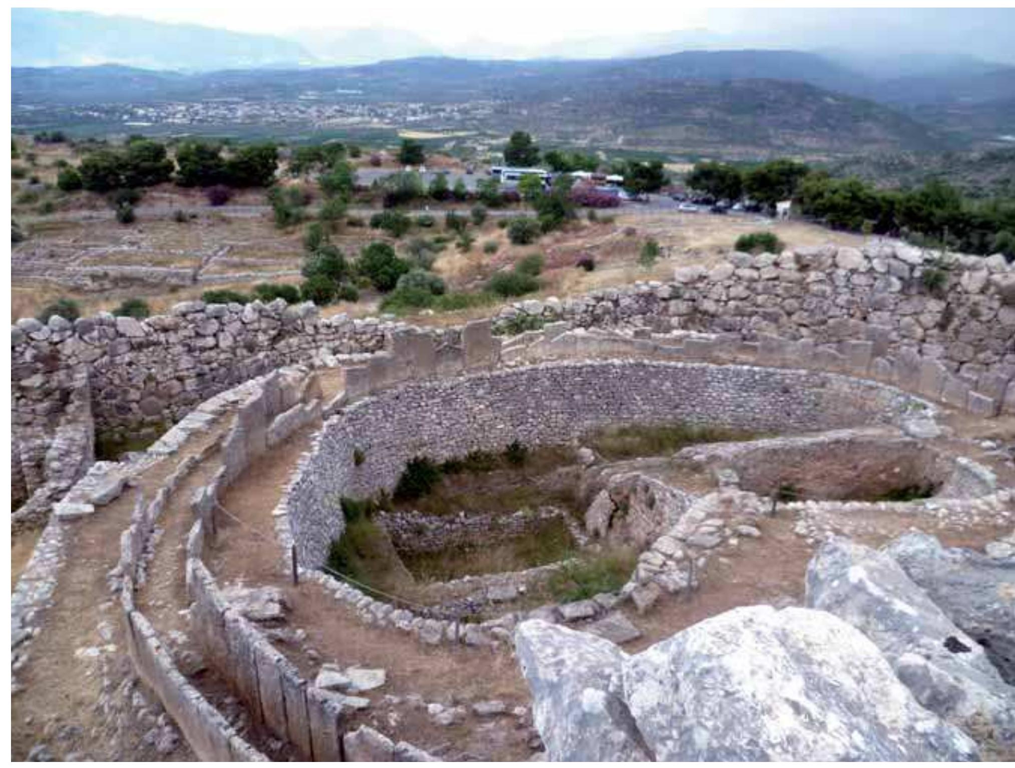 FIG. I-15: GRAVE CIRCLE A AT MYCENAE (PHOTOGRAPH: LEONIE C. KOCH). 