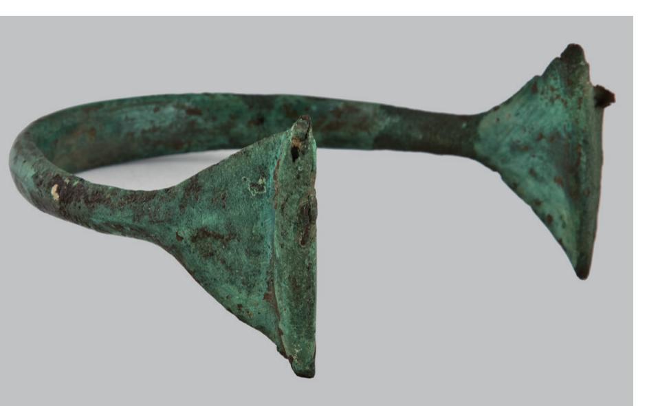 Figure 3 — Bracelet/anklet from Trucevac, group III ac- cording to Mirjana Vukmanovic (© National Museum of Serbia) 