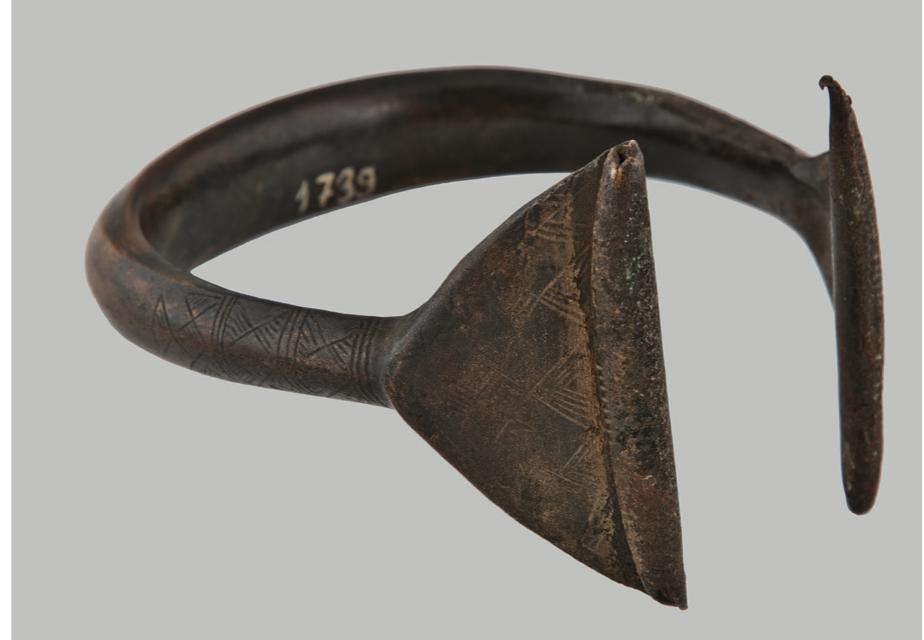 Figure 4 — Bracelet/ankle, unknown site, group | accord- ing to Mirjana Vukmanovic (© National Museum of Serbia) 