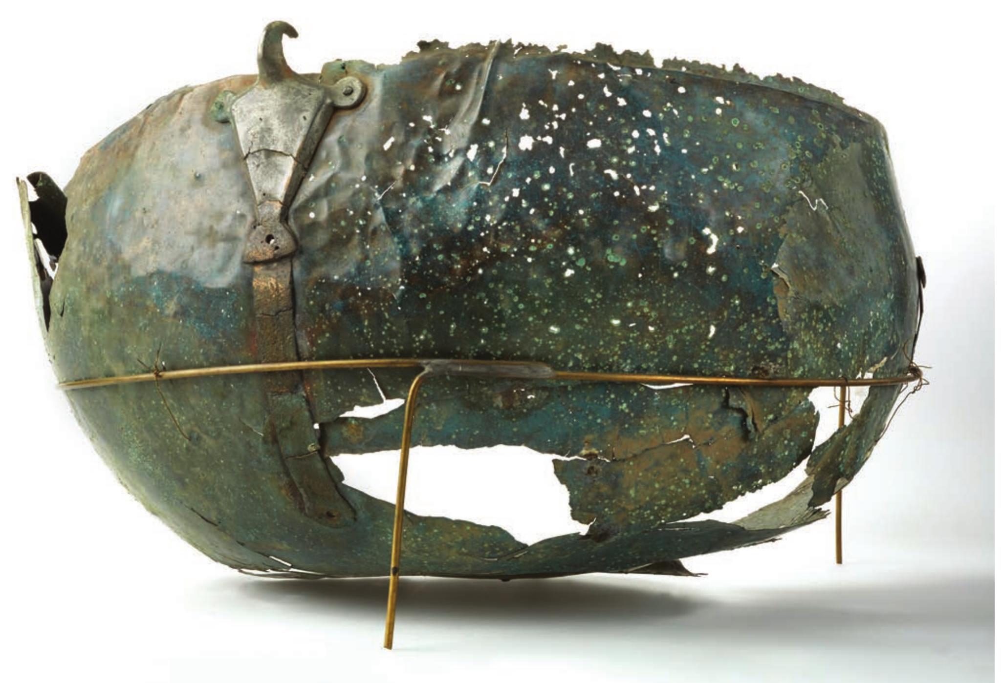 PDF) Looting or missioning. Insular and Continental sacred objects in  Viking Age contexts i Norway, image size:2050x1399