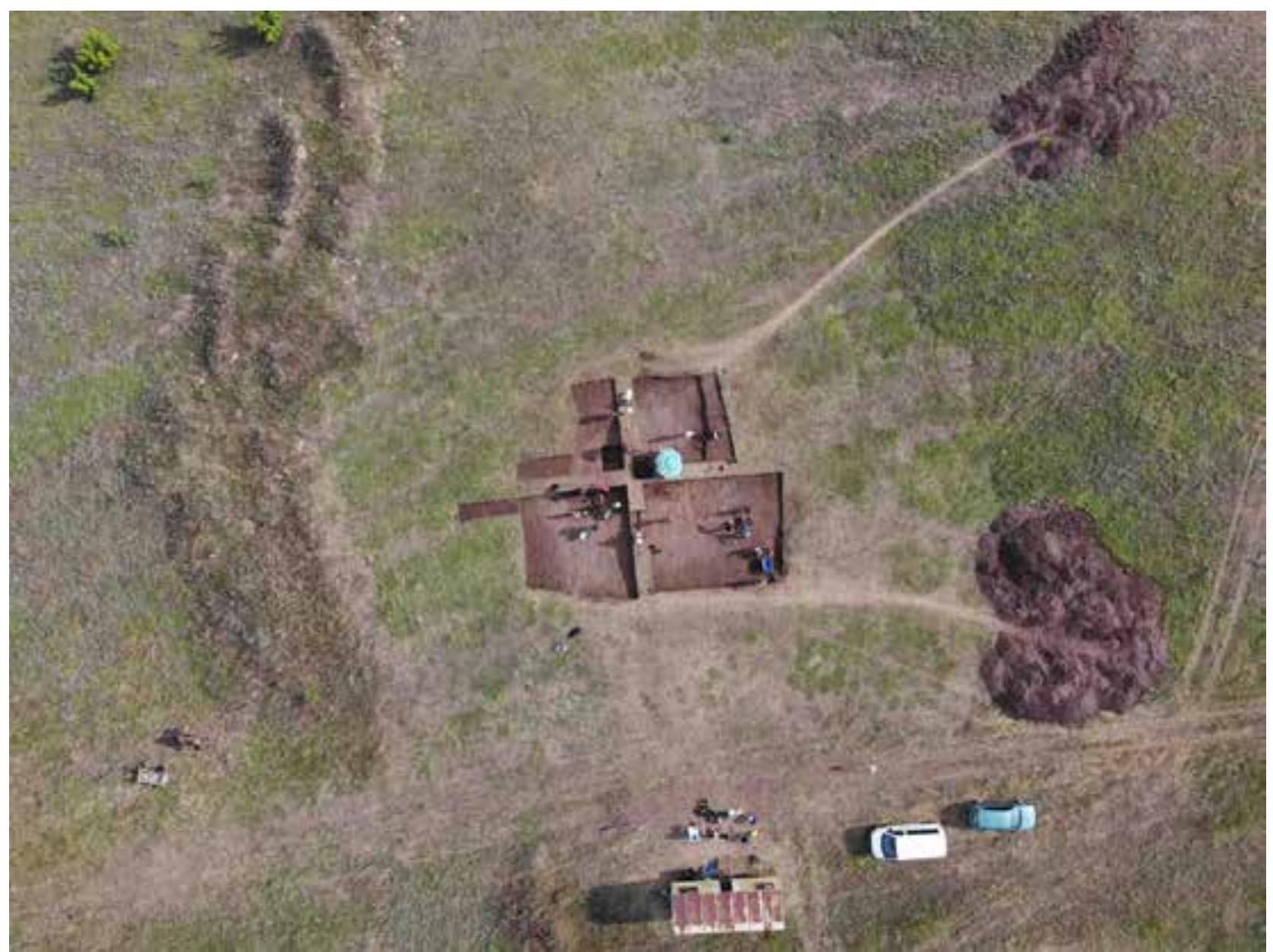 Fig. 3. Barrow No. 3 was fully excavated manually and deepened alternately in four sectors in artificial layers (photo by V. Cistakova) 