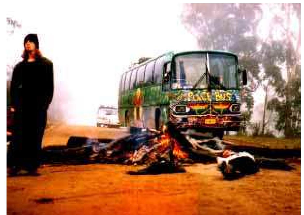 PEACE Bus AT TIMBARRA GOLD MINE PROTEST 98 (Puoto. PETER STRONG) PETER STRONG