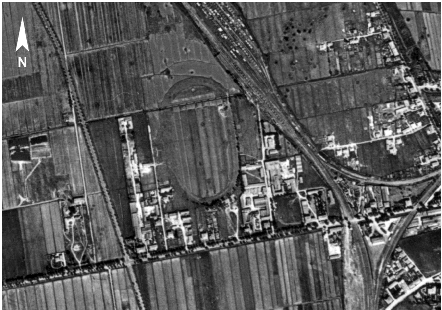 Fig. 9.10. Traces of a hippodrome for horse racing to the west of the Pisa-San Rossore station (Base Flight, strip 7, frame 2052 of | August 1954). 