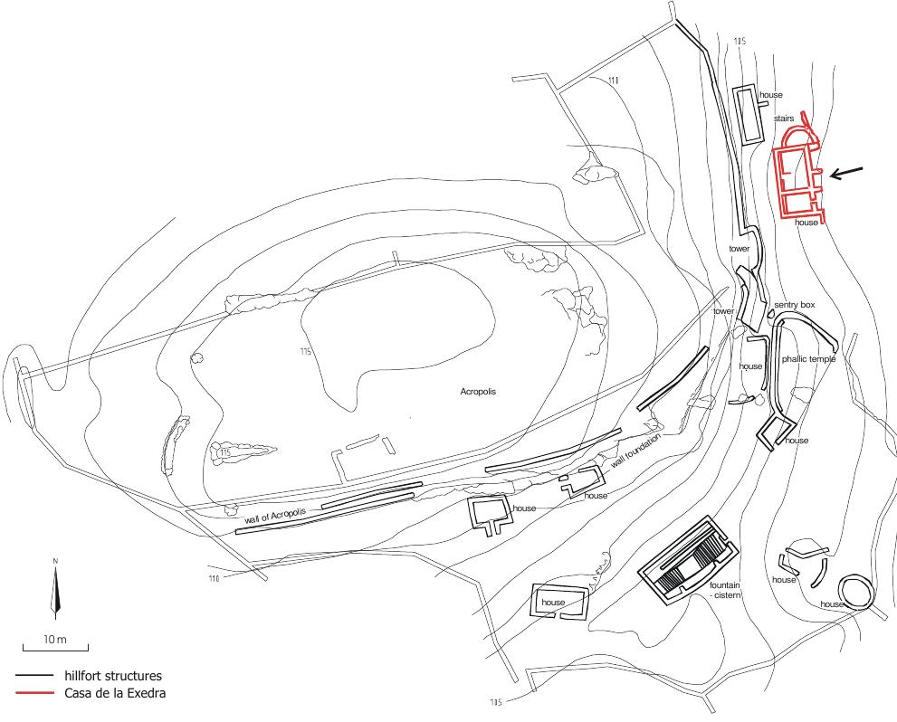 The majority of the structures uncovered at the Elvifia hillfort are domestic constructions. The excavated area thus offers an inhabited space which took advantage of the optimum conditions offered by the hillfort’s south- southeastern slope; this is the part which is best orientated at midday, the sunniest and best protected from northerly winds. The steep slope was subjected to considerable changes, leading to an artificial terrace on which a series of dwellings were built, outside of the hillfort’s main walls, enclosed to the south by the wall which precedes the final construction on the site. 