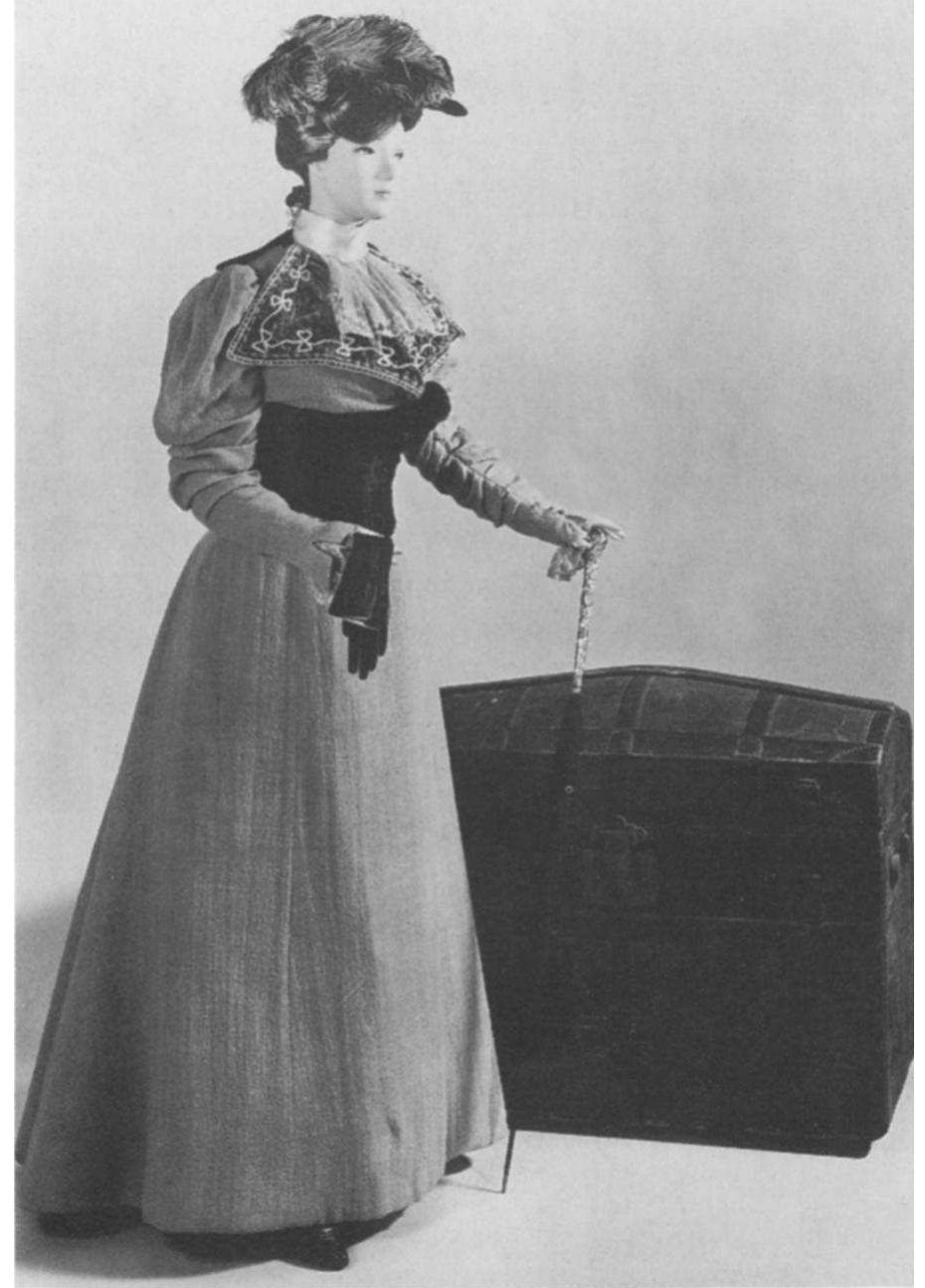 frank lloyd wright dress design Frank Lloyd Wright Continues To Inspire Young People