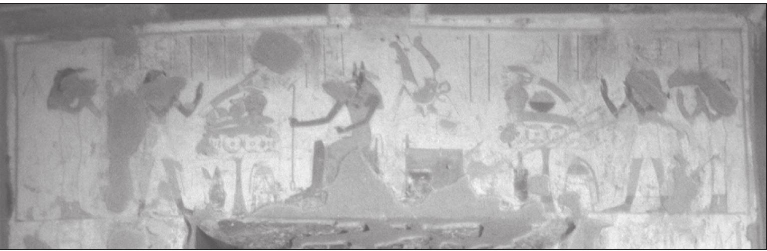 Fig. 4: 1117, outer lintel, transverse-hall entrance to the passage, PM(8). (Author's photo). 